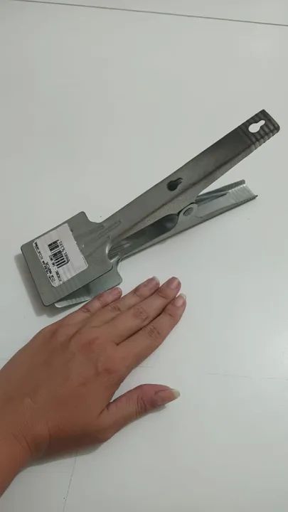 Prendedor de tecido grande.
