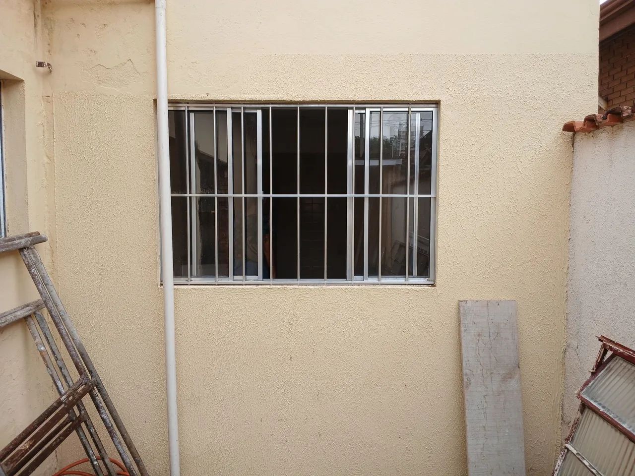 Janela de Alumínio com Grade 1,5 x 1 m