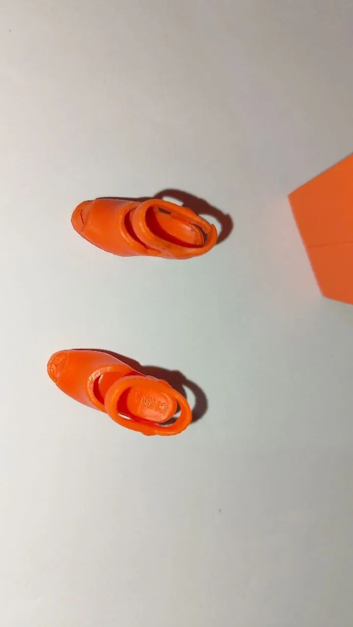 Acessórios para boneca Barbie - Bolsa e sapato laranja - Foto 4