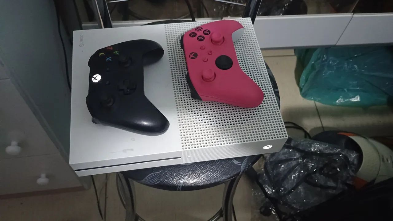 Xbox One S com 2 Controles