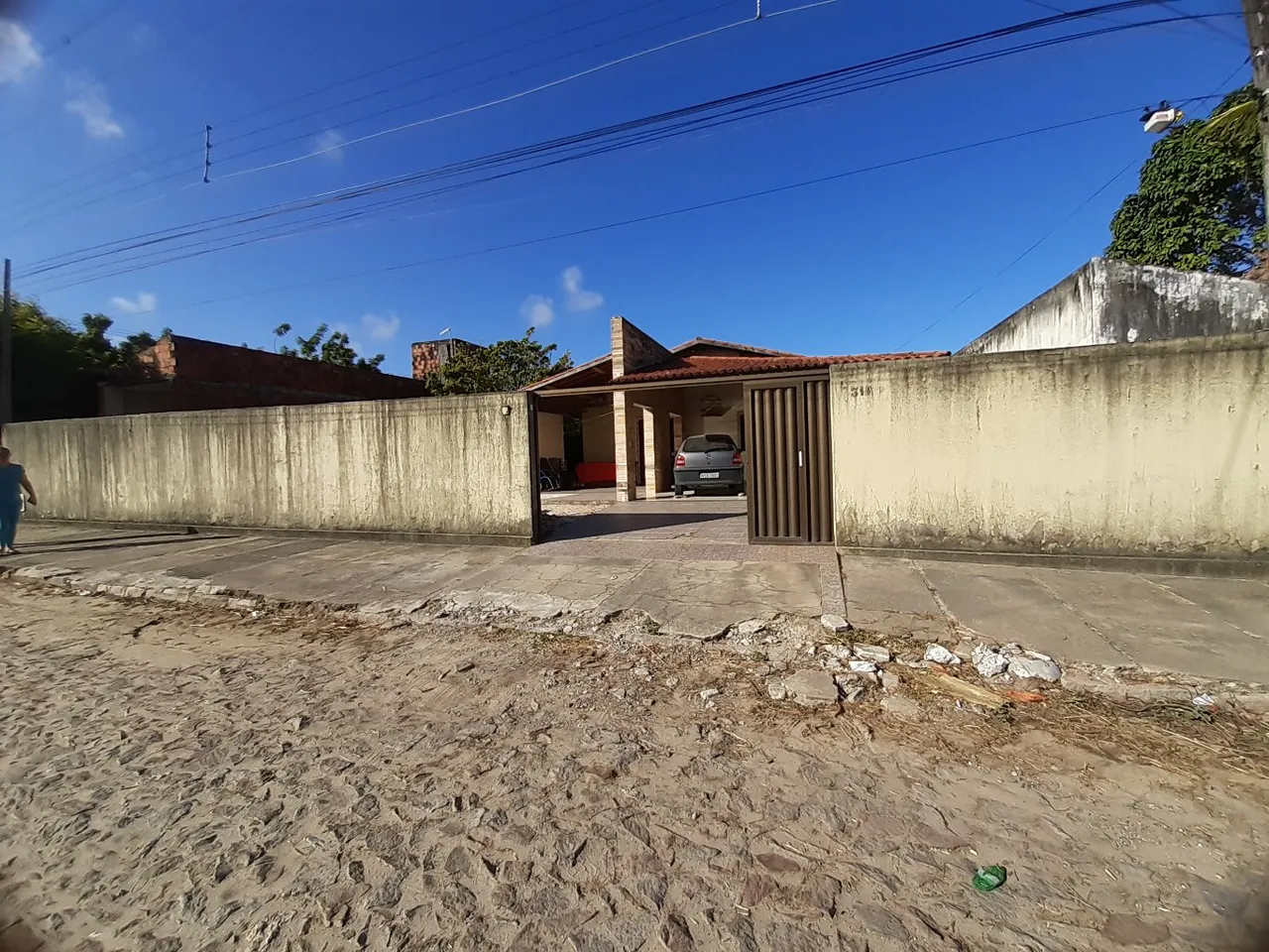 3 imóveis em 1.473m2 de esquina: Casa 3 S de 166,95m2, Ponto Coml de 153,44m2 e Terreno de