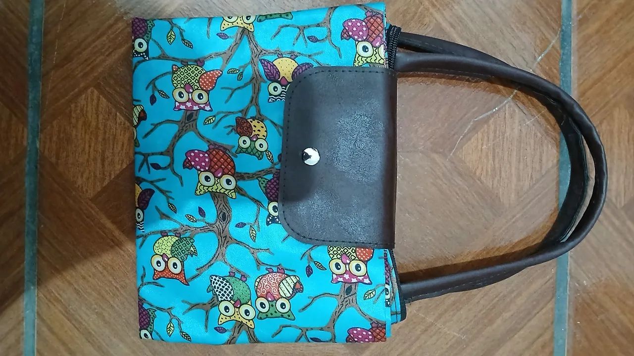 Bolsa de mão com estampa de corujas - Foto 4