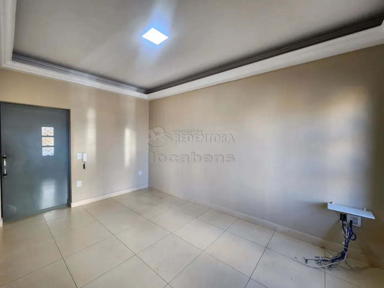 Casa localizada no bairro Jardim Europa copm 3 dormitorios e 2 vagas de garagem.