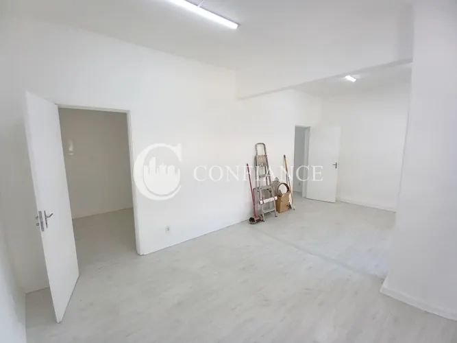 Ótima sala comercial no centro, pronta para uso!