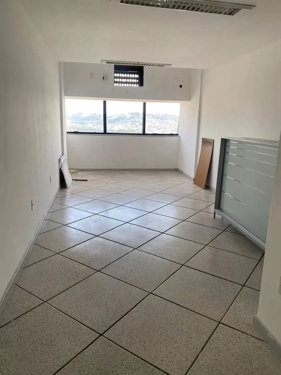 Sala comercial em andar para aluguel, Aterrado, Volta Redonda - ED1411