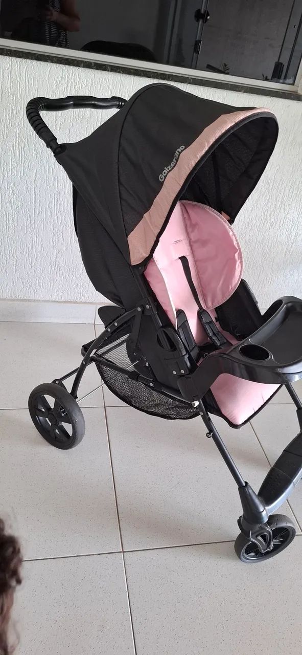 Carrinho de Bebê Golzerano - Preto e Rosa - Foto 4