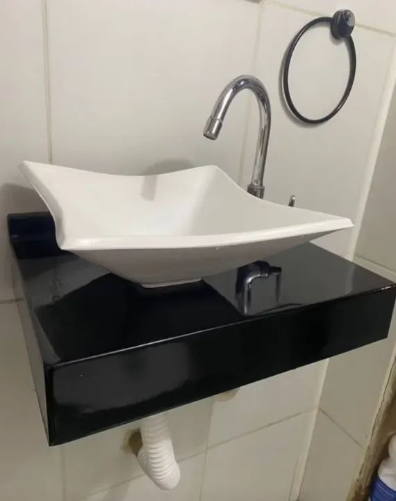 Pia Cuba Branca 29x29 e Bancada Preta 30x45 no mármore sintético para banheiro - Foto 2