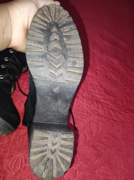 Bota em camursa preta  - Foto 4