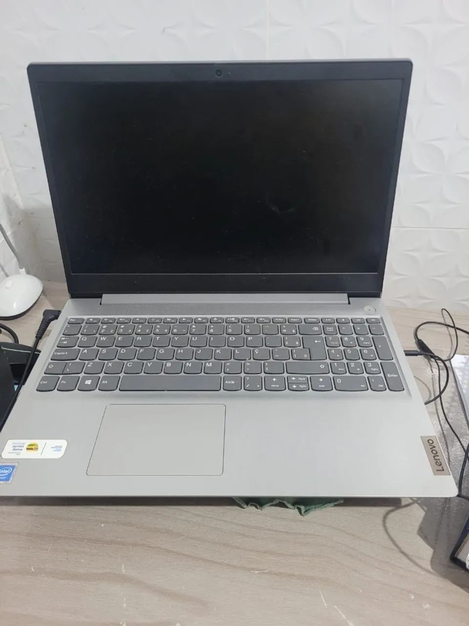 Notebook Lenovo IdeaPad 3i 15.6" prata 128GB SSD - Intel Celeron.  Possui nota fiscal