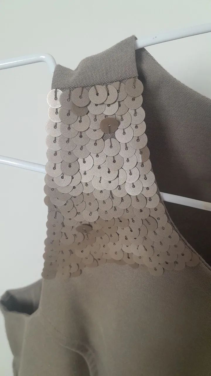 Vestido cinza com detalhes - Foto 3