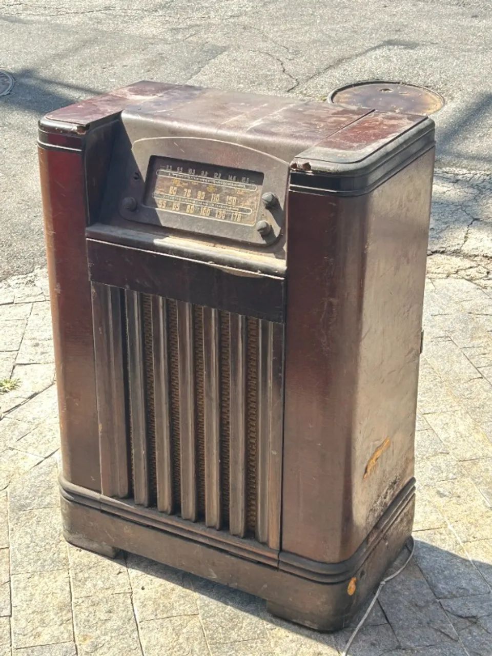 VITROLA ANTIGA - RADIO VALVULADO - SEM TESTE COM CUPIM  - Foto 2