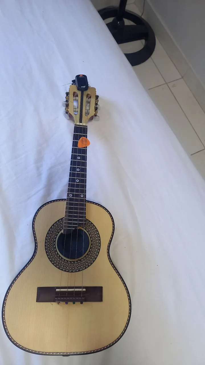 Cavaquinho ederson Cunha tampo pinho top.
