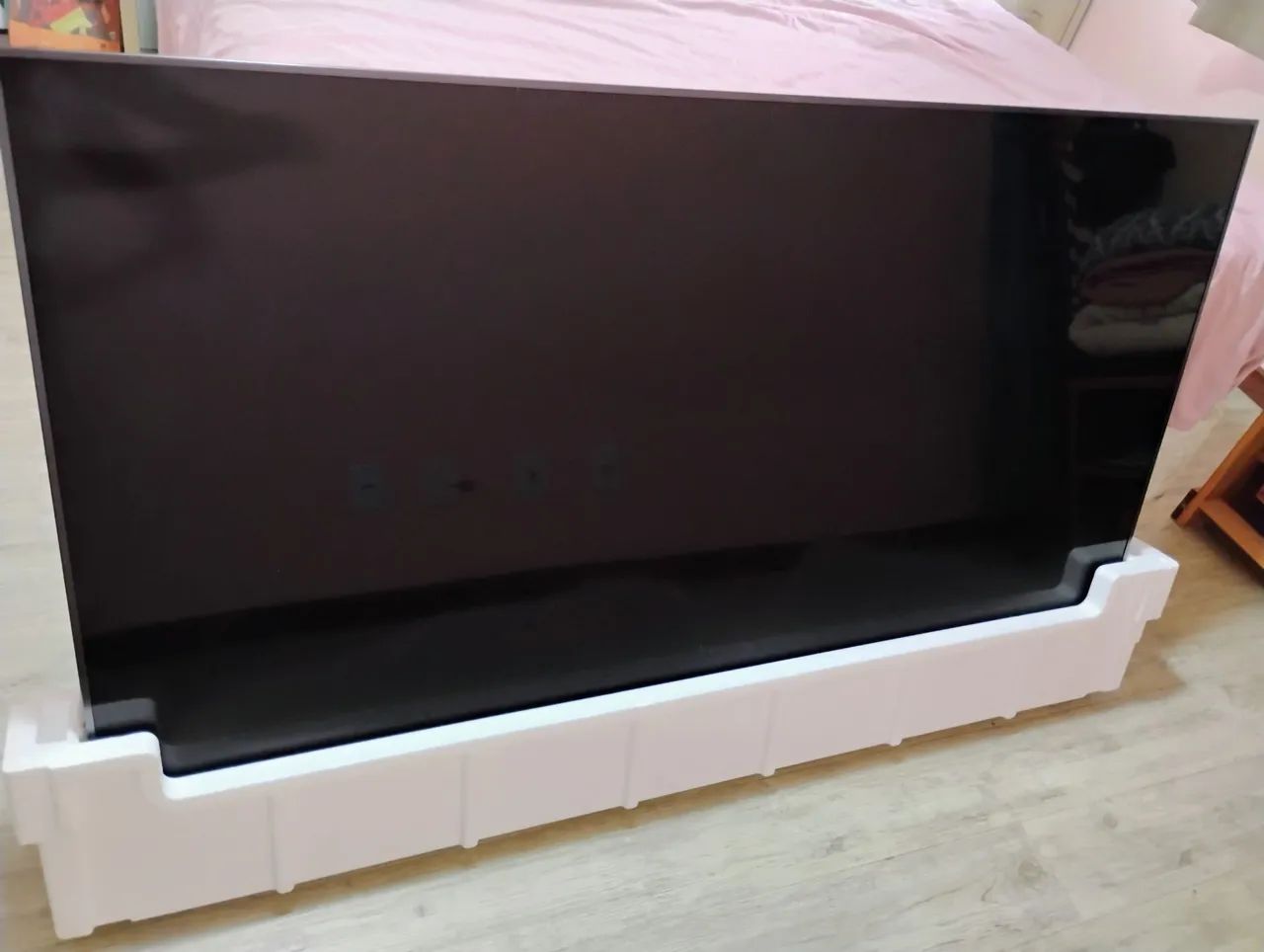 TV Sony 65 pol. (XBR-65X905F) - Retirar peças