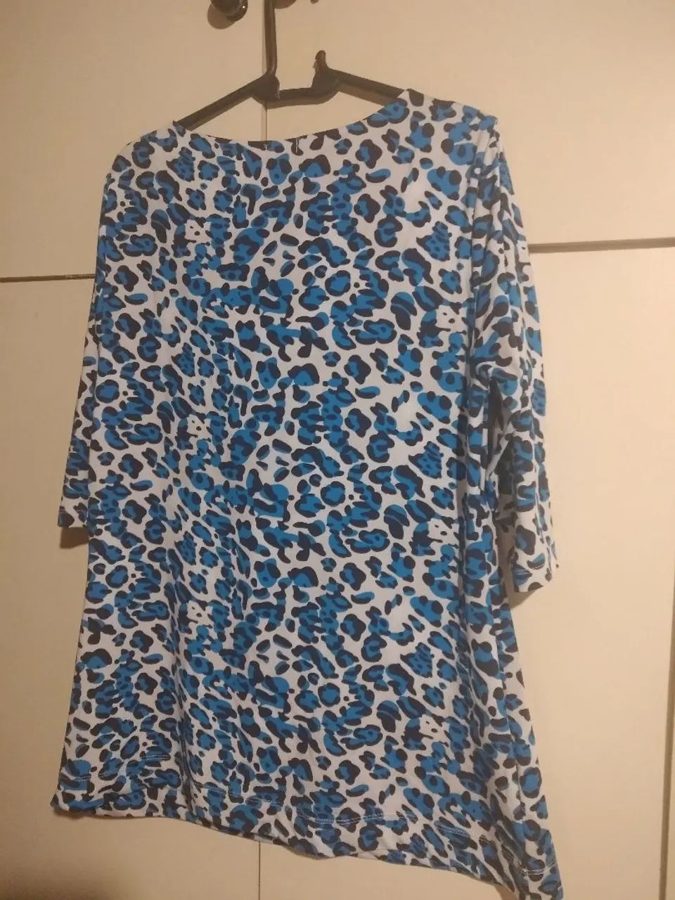 Blusa Feminino Estampado Azul e Branco - Foto 3