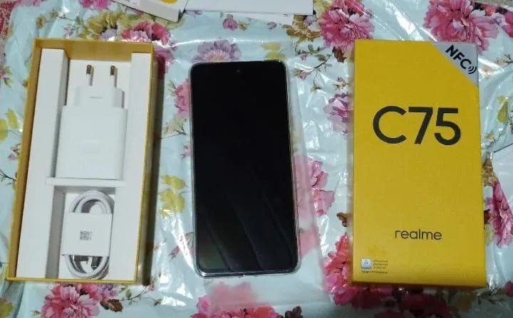 Vendo esse celular Reame na caixa  - Foto 2