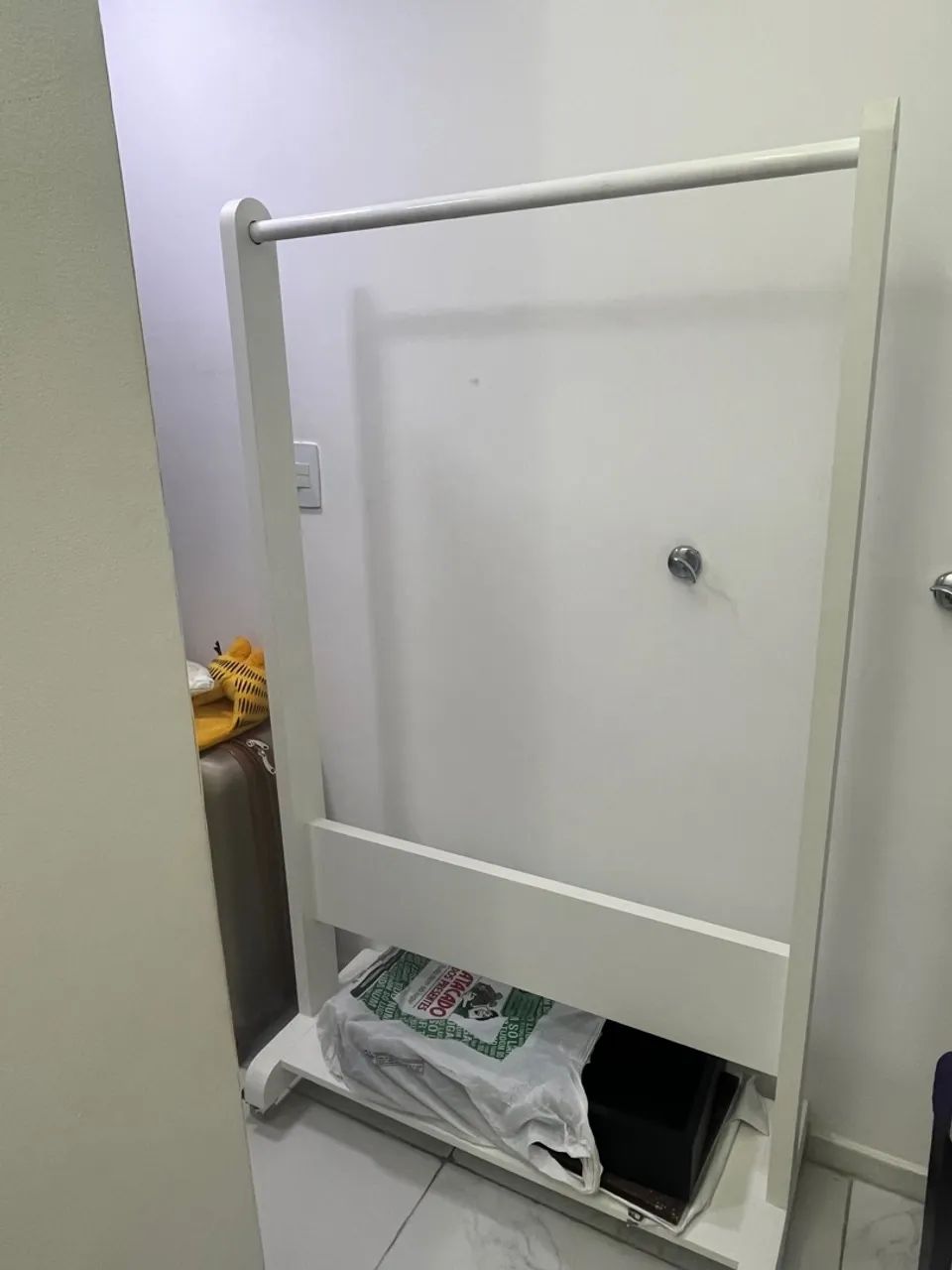 Arara de Roupa Branca com Prateleira64352823210881121