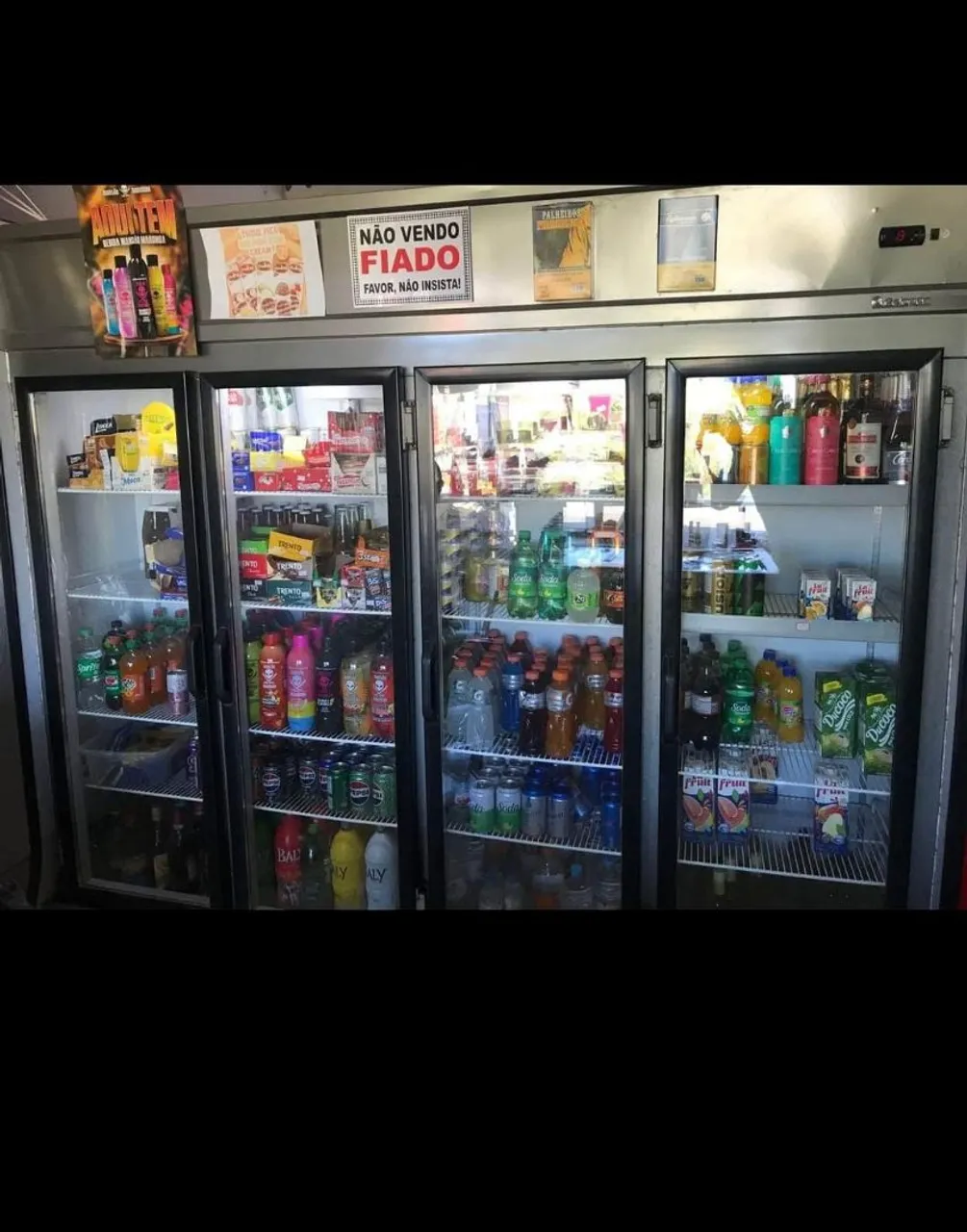 Geladeira comercial com 3 portas