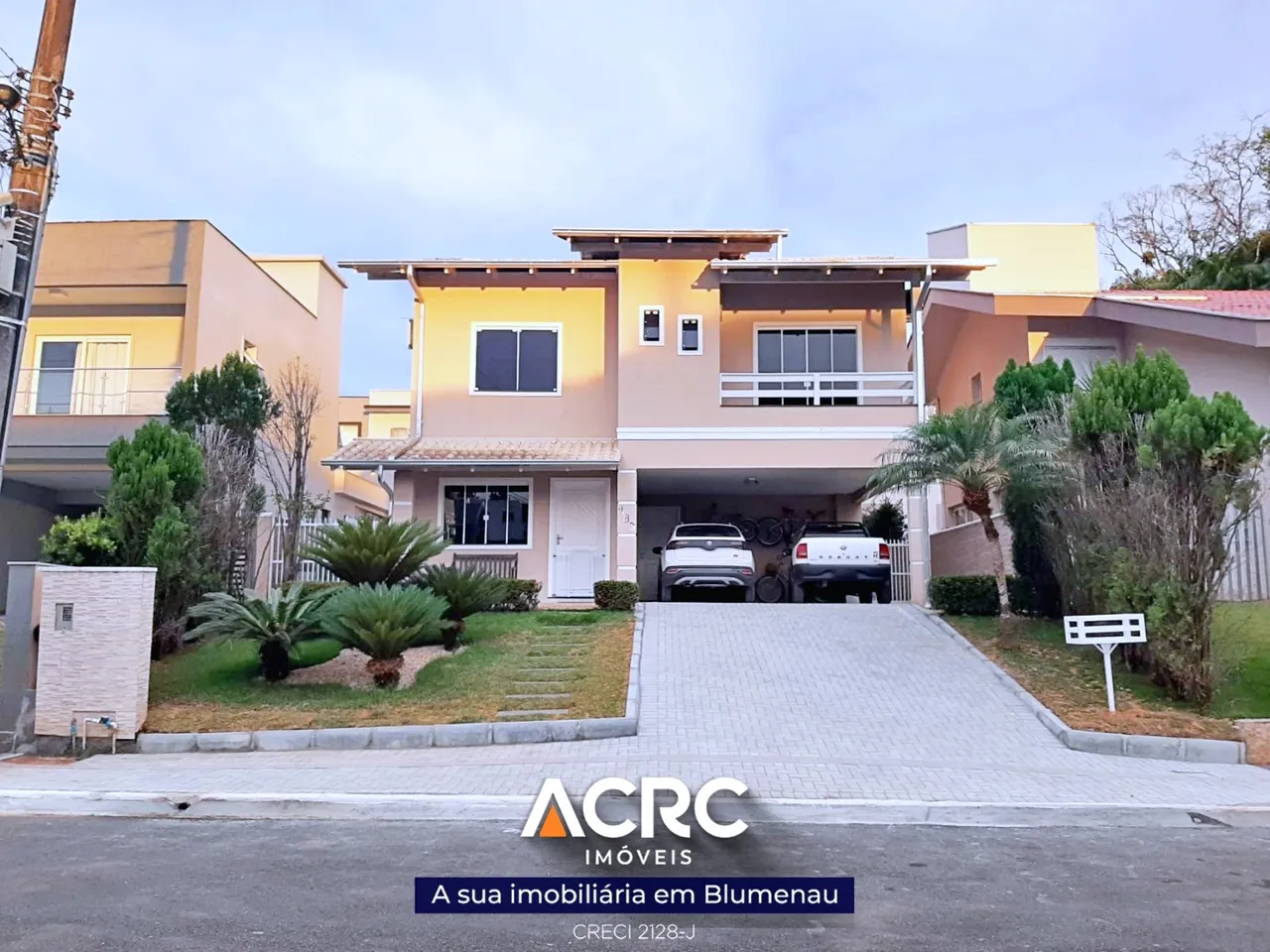 ACRC Imóveis - CA03390 - Sobrado para Venda no Bairro Itoupava Central