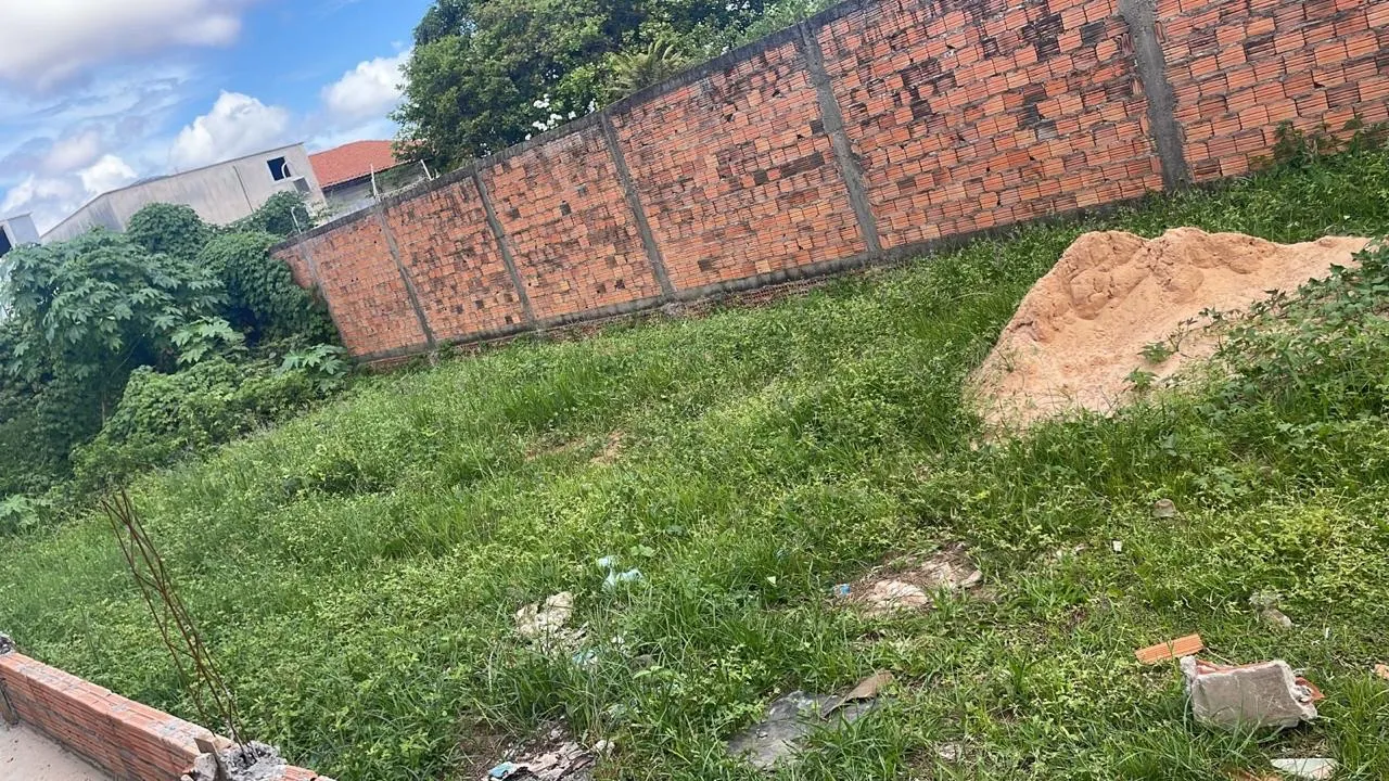 Vendo terreno 7,5 x 30m2 no Altos do Turu ?