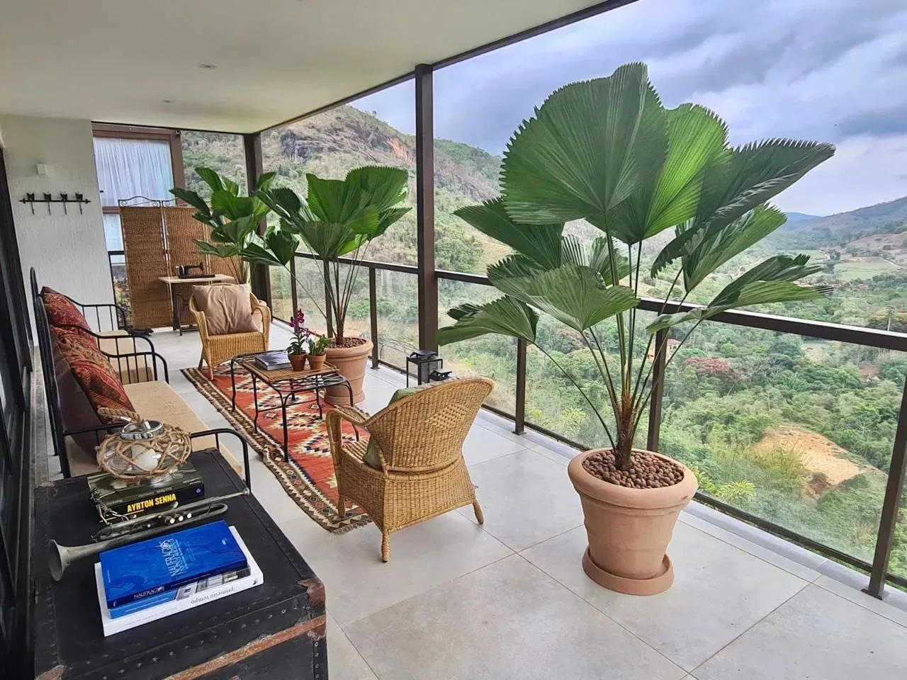 Casa a venda em condomínio, 202m² - Petrópolis/RJ