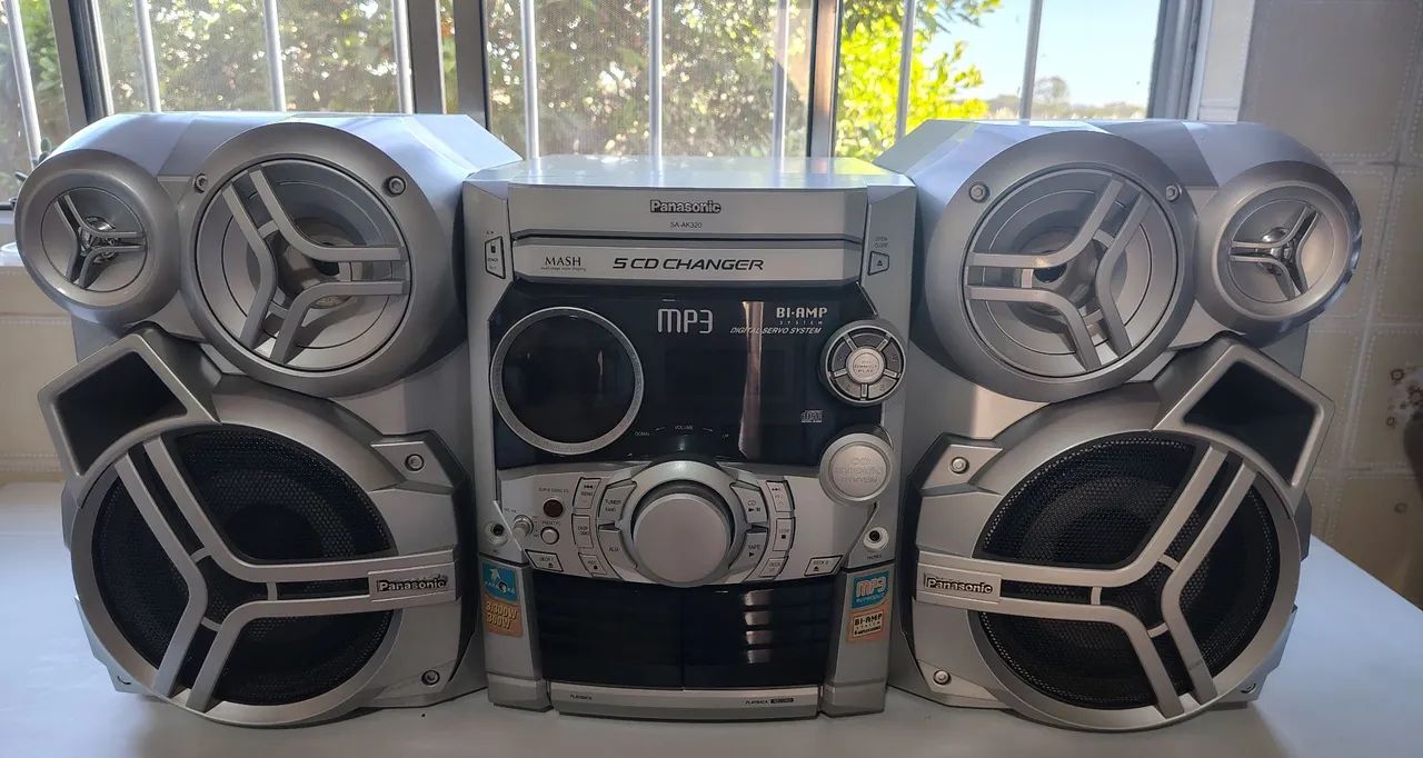 Mini System Panasonic SA-AK320 com 5 CD Changer - Aparelhos de Som