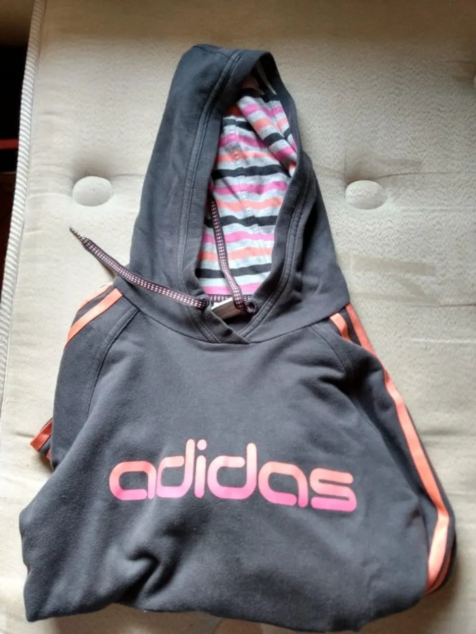Moletom Adidas original com listras vermelha  - Foto 4
