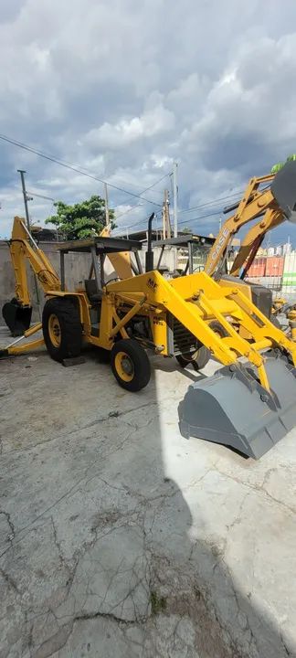 Retroescavadeira Massey Fergusson 1992