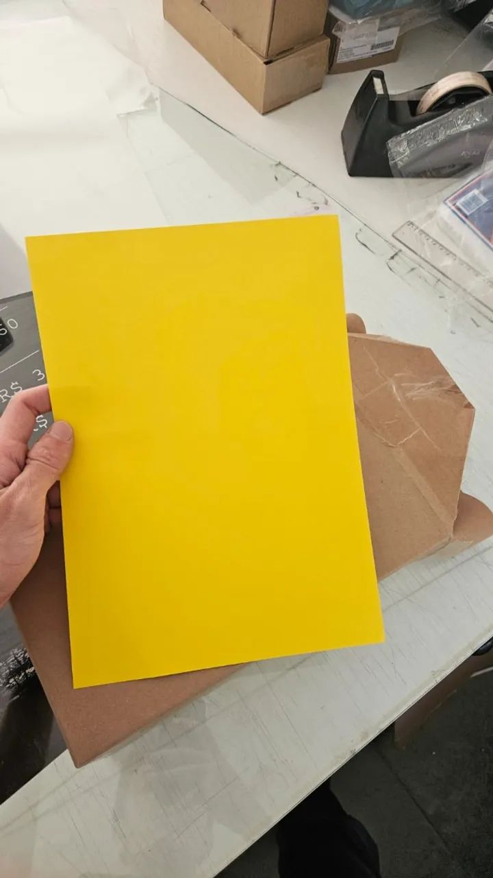 500 FOLHAS DE PAPEL CARTAZ - AMARELO - 180 G - APENAS FRENTE - LASER E JATO DE TINTA
