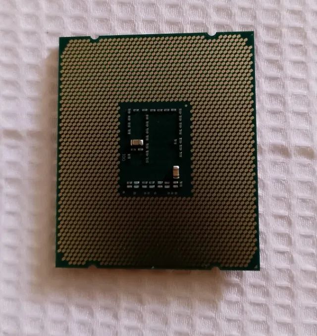 Intel Xeon E5 2666 V364317760272641121