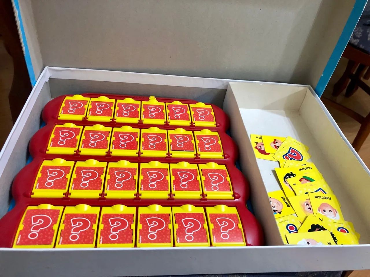 Jogo de Tabuleiro Guess Who? - Diversão para toda a família - Foto 3