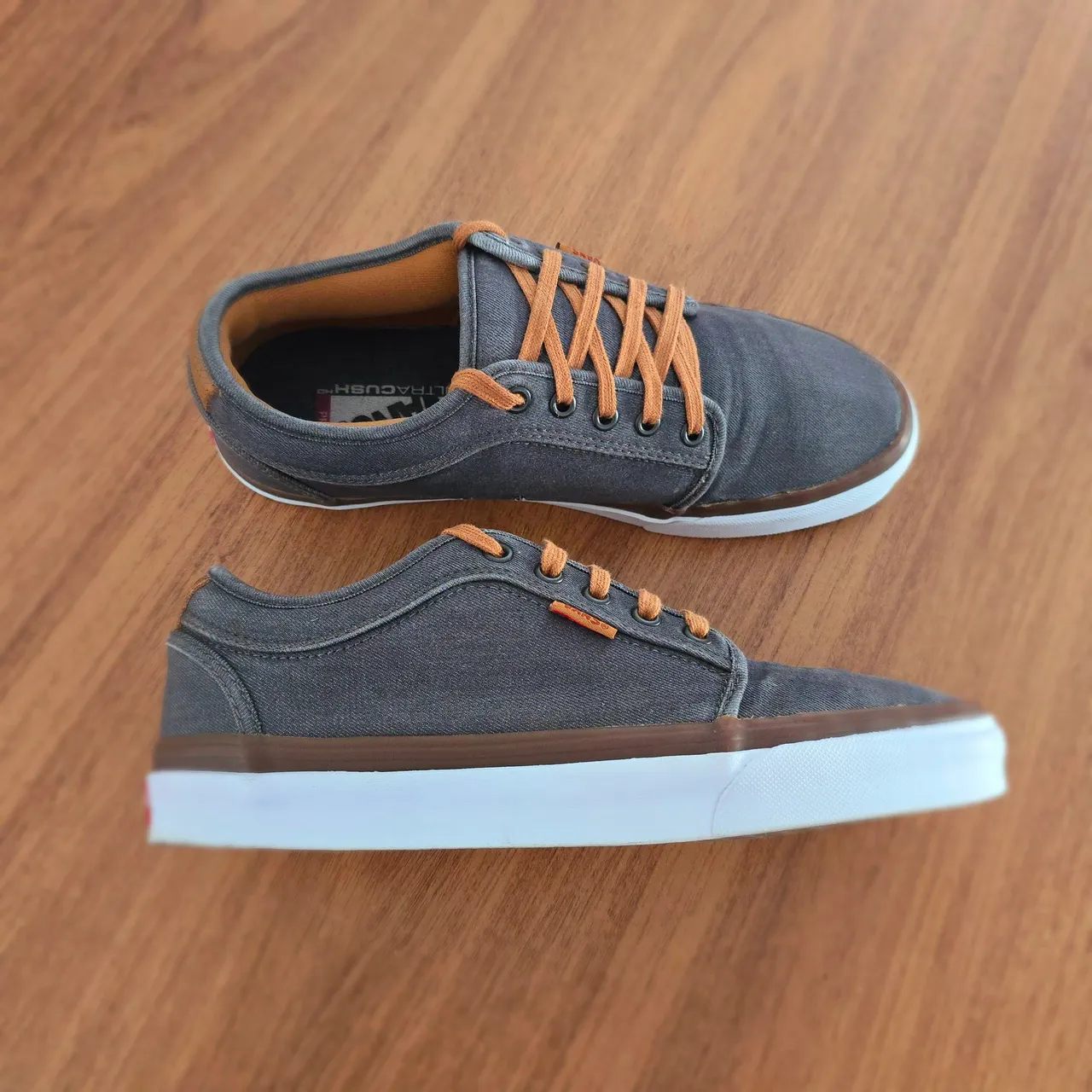 VENDO TÊNIS VANS (ORIGINAL) CHUKKA LOW TAM 40 (Cinza)