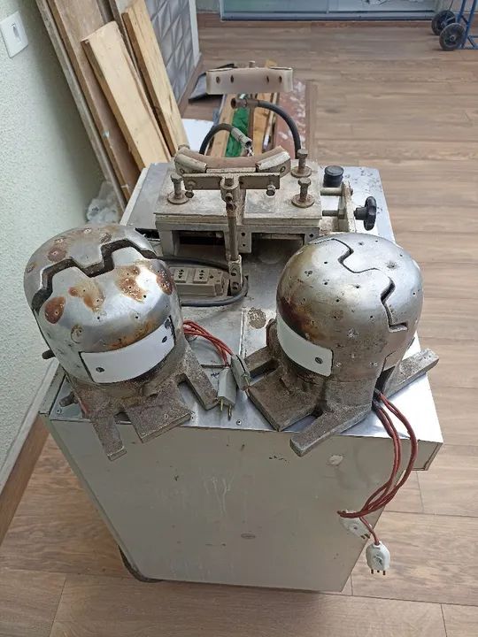 Máquina de passar boné 