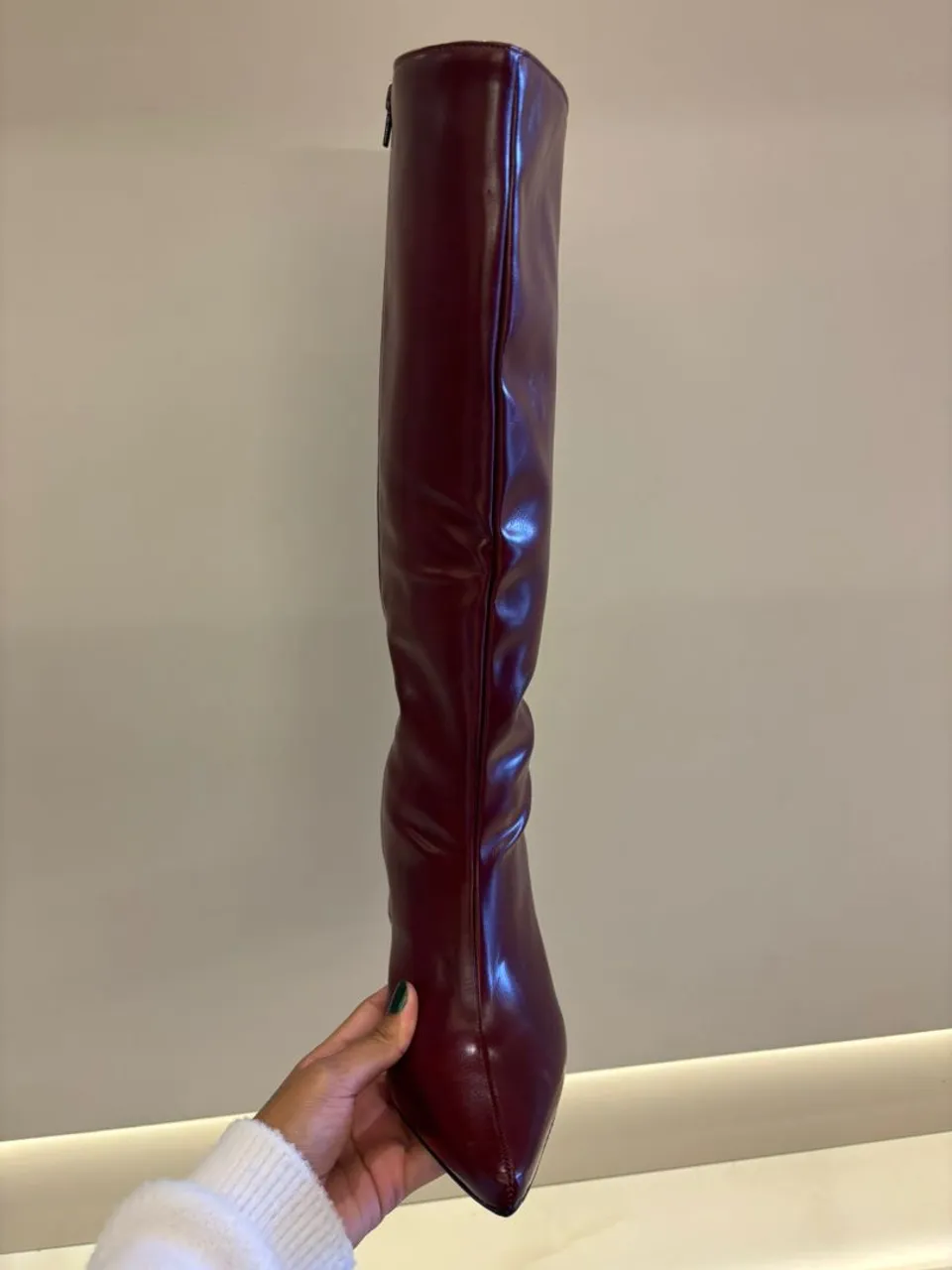 Bota Feminina Vinho Cano Longo - Elegância e Estilo