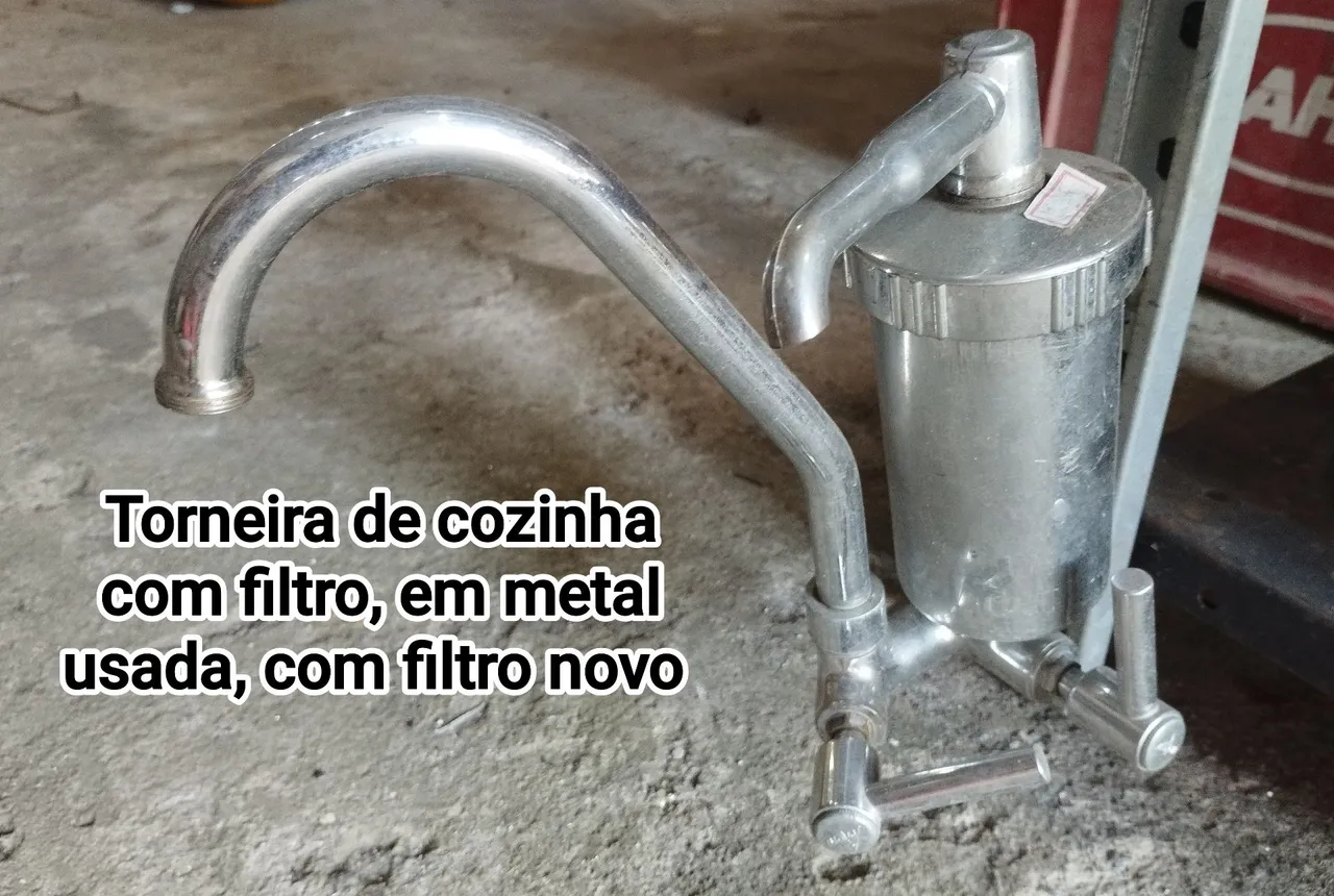 Torneira de cozinha com filtro em metal usada