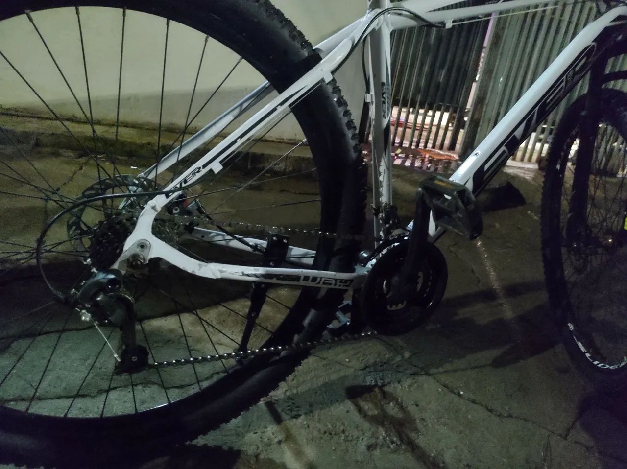 Bicicleta aro 29 quadro 19 - Foto 5