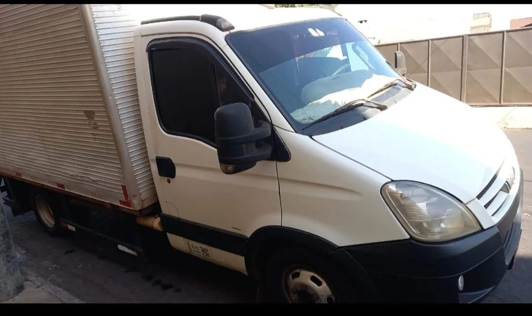 Caminhão Iveco Daily 55C16 Baú - Excelente Estado!