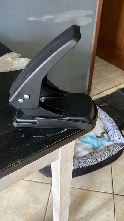 Furador Maped Office modelo E 4064.