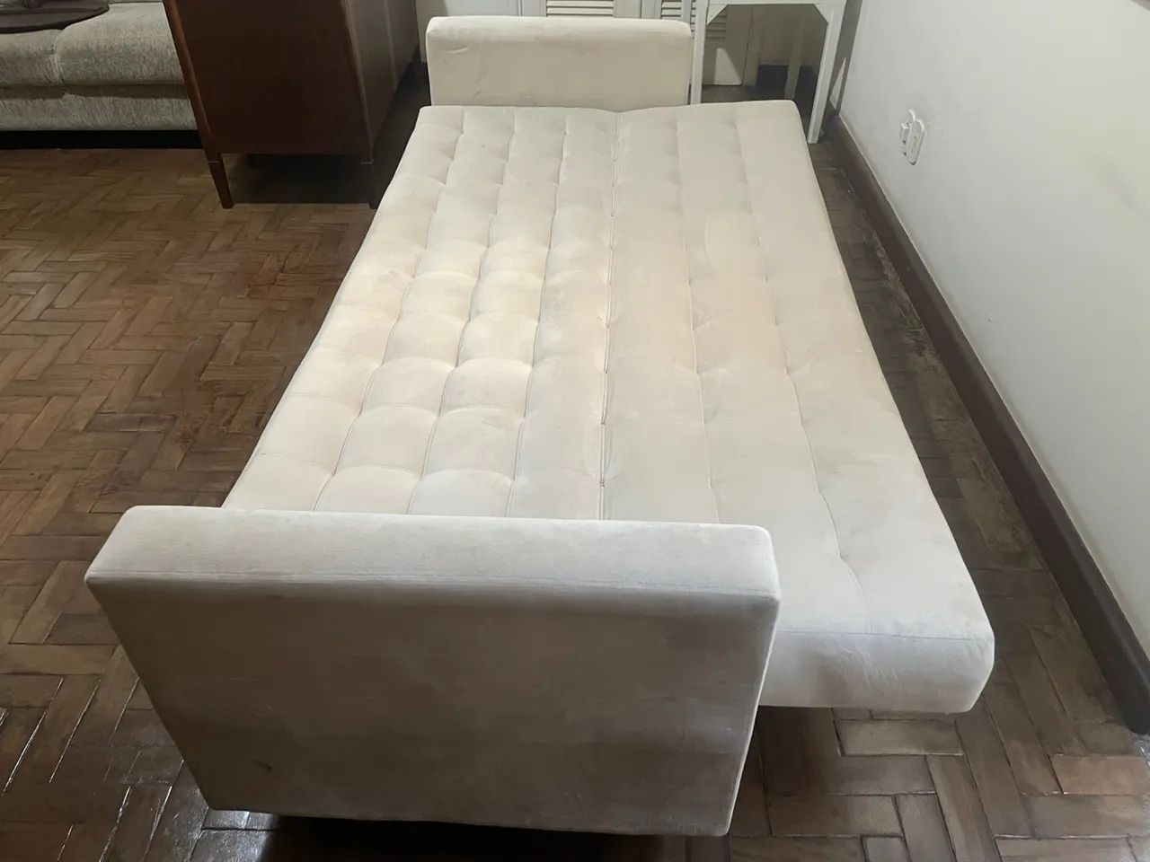 Sofá Cama Beje Claro com Design Clássico - Foto 3