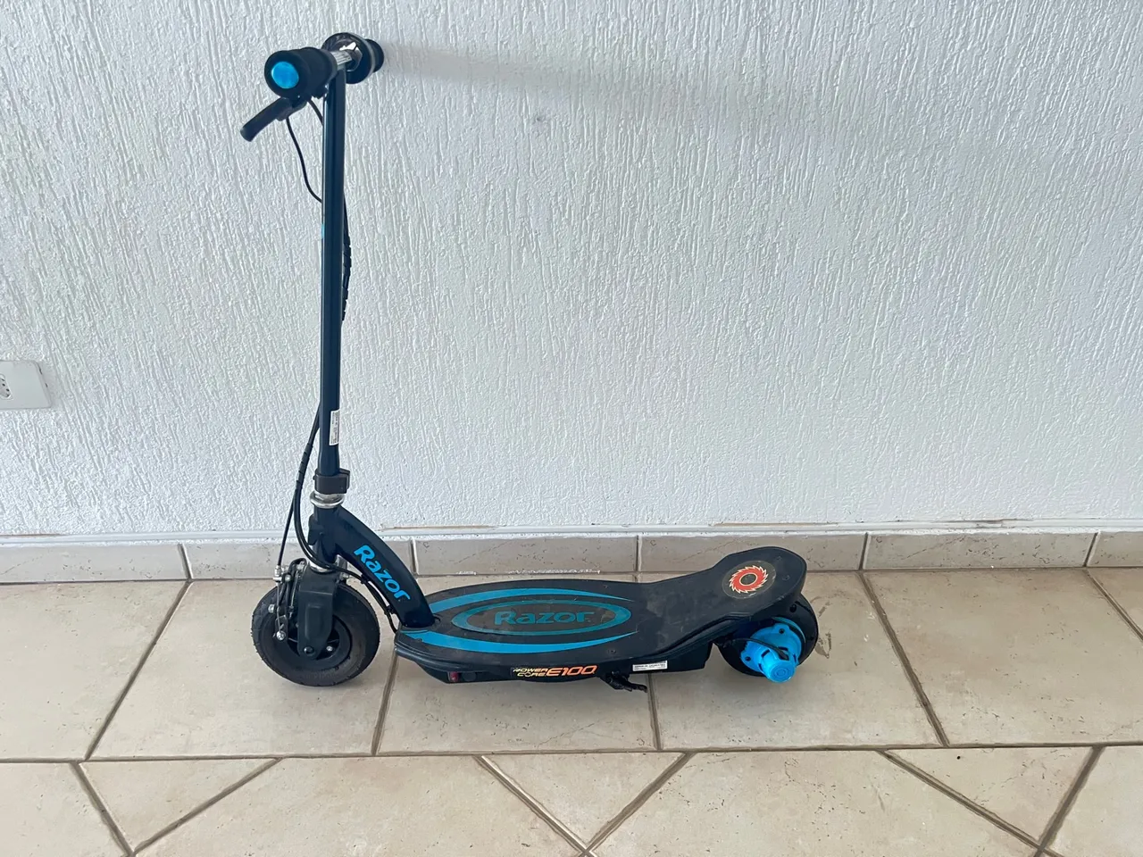 Patinete Elétrico Razor E100
