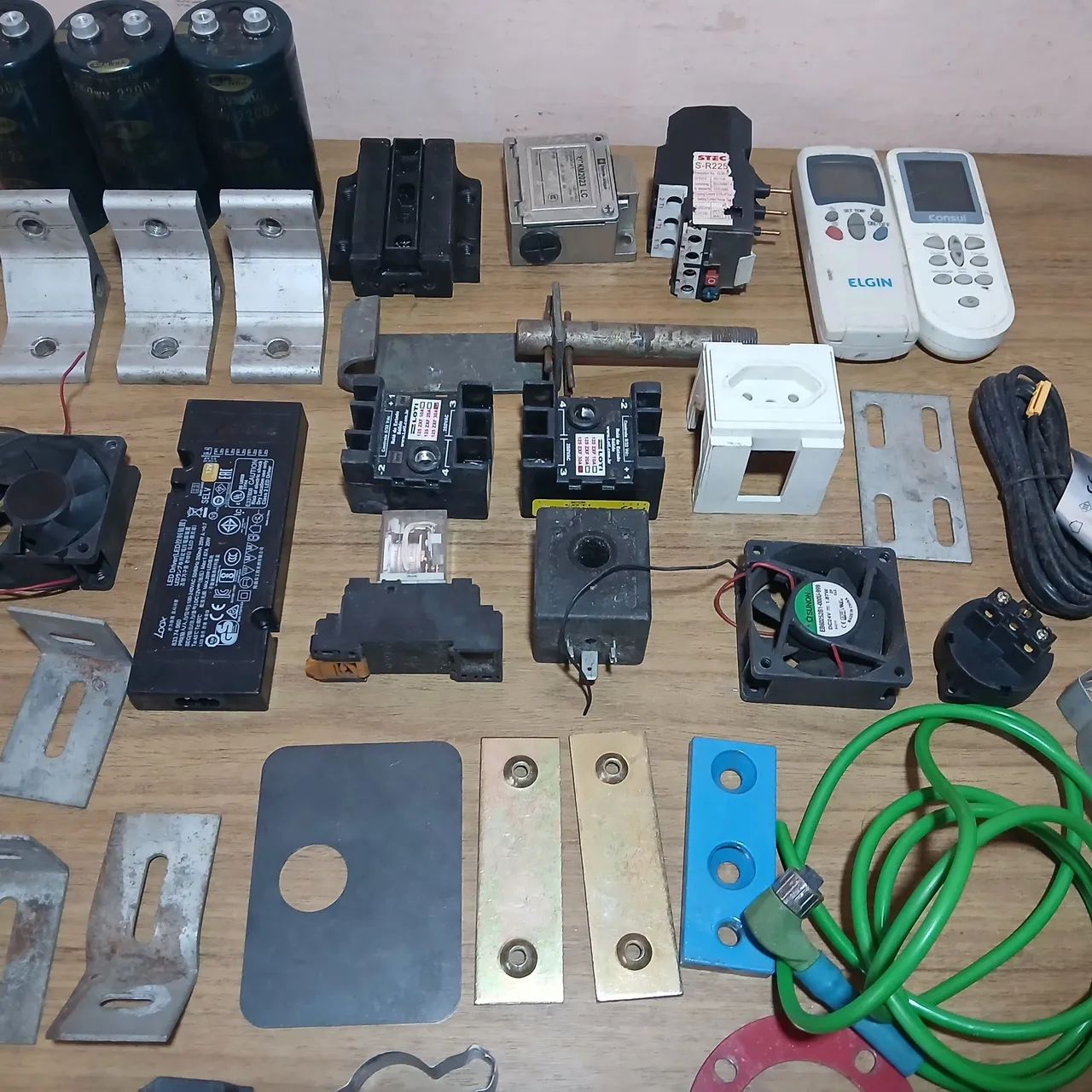 Lote de materiais diversos no estado - Para projetos - Foto 2