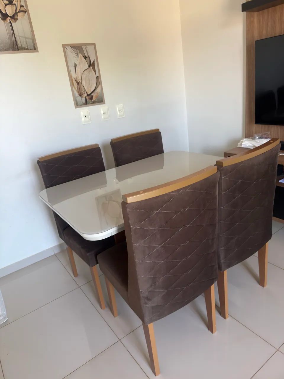 Vendo Mesa de jantar 4 lugares retangular, com tampo de vidro off/white - Foto 4