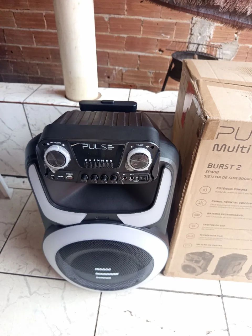 Vendo uma caixa de som 600 watts 