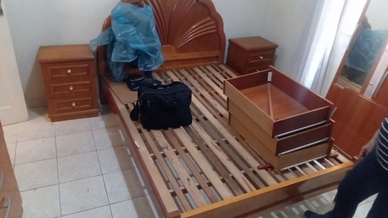 Cama de casal(maciça) 2 mesinhas cabeceira  - Foto 5