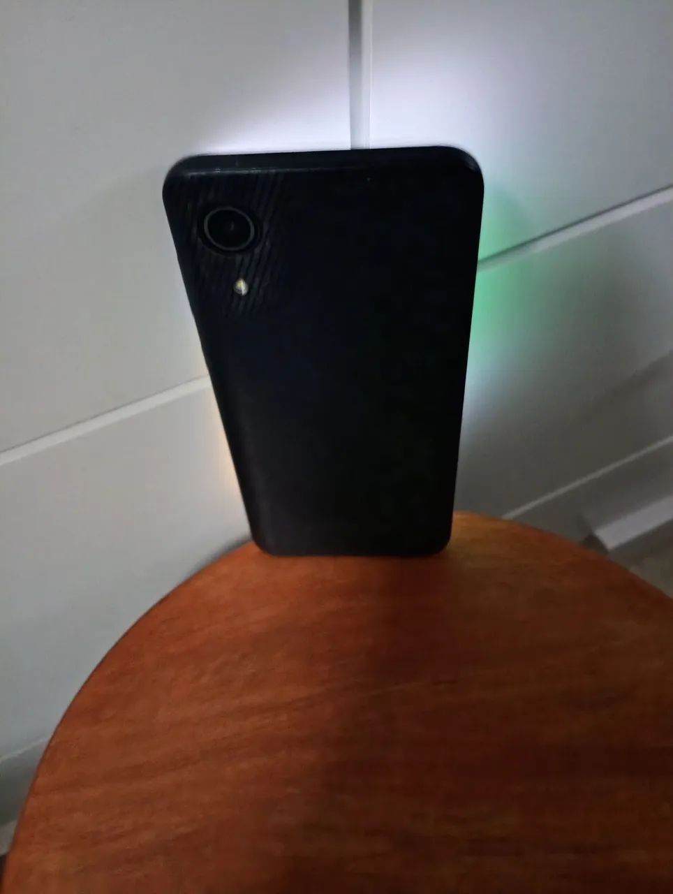 Um  celular Samsung aAO3 32GB funcionando 