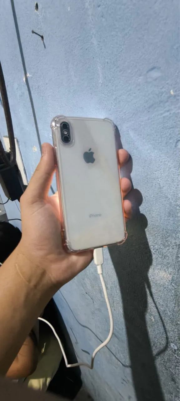 iPhone X + caixa de som gold
