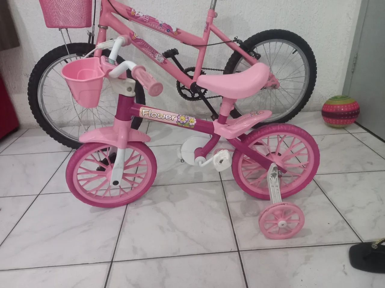 Vende-se duas bicicletas de criança