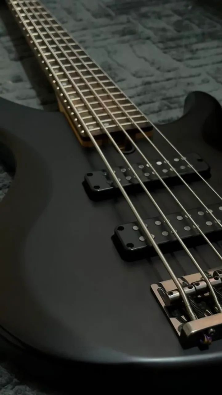 Baixo Yamaha 