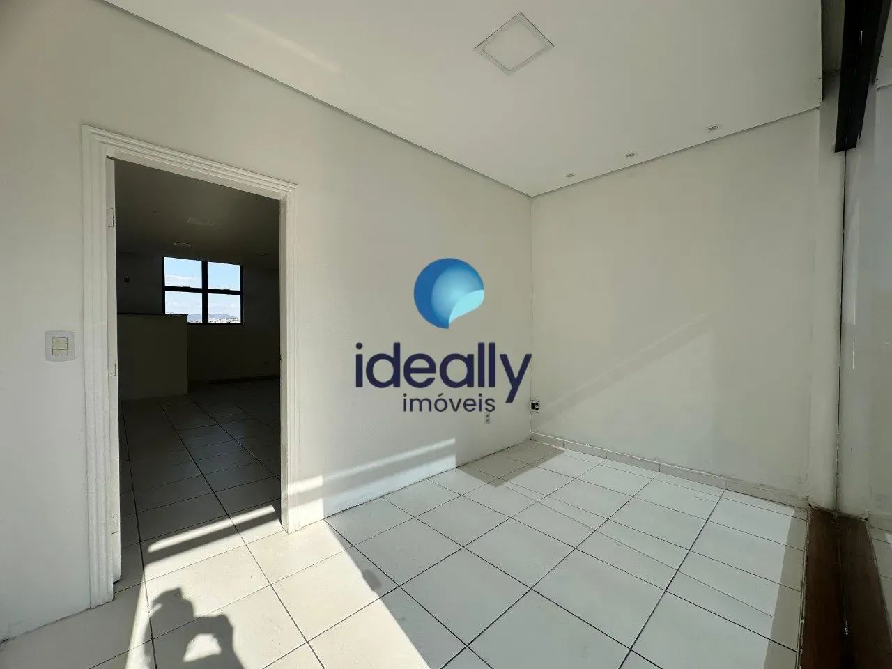 Loja à Venda - 45m² - Elevador - Reformada - Bairro Serrano - Foto 2