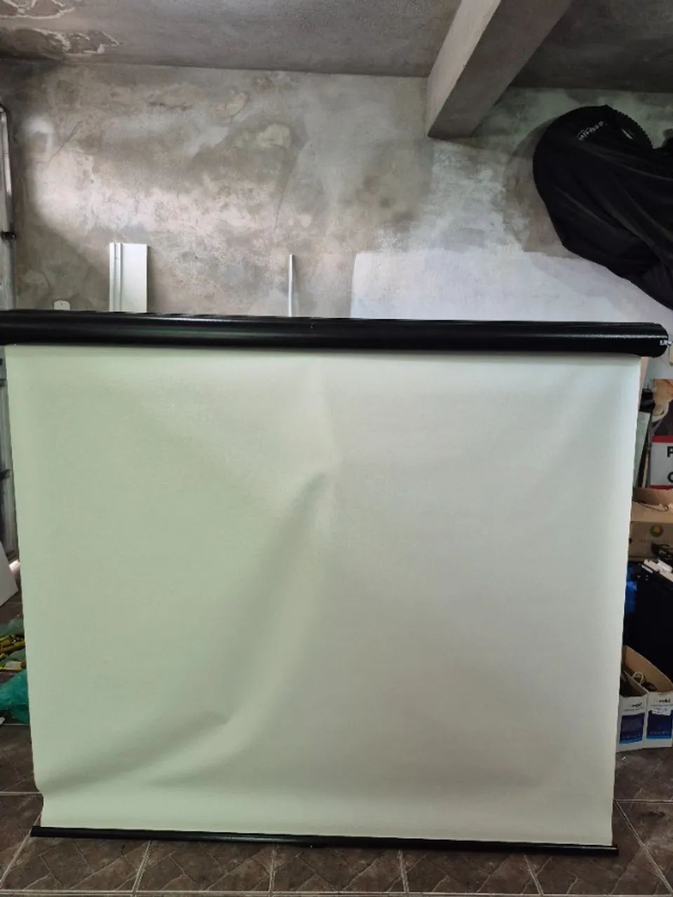 Tela de Projeção Retrátil Telastec 1,50m x 1,30m (70 Polegadas) de parede - Foto 3