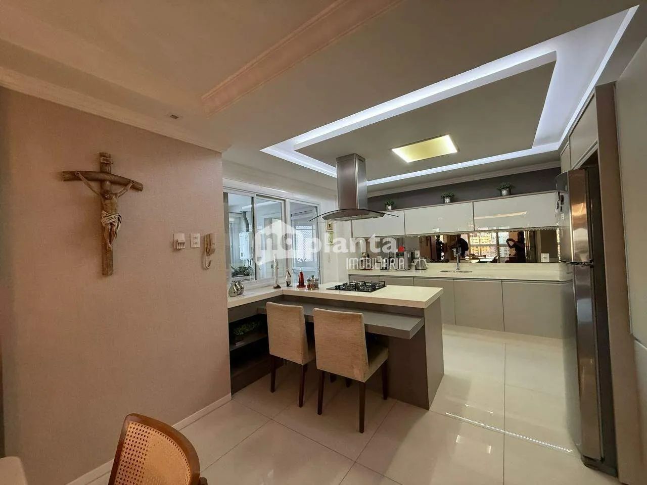Apartamento com 04 dormitórios 02 suítes com varanda gourmet e 2 vagas em Campinas, São Jo - Foto 2